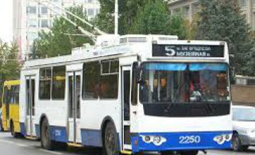 В Днепропетровске из-за аварии на подстанции 2 троллейбусных рейса изменили маршрут курсирования