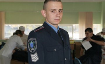 Днепропетровские курсанты-правоохранители сдали кровь для спасения больных детей (ФОТО)