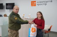 Дніпропетровськгаз привітав юну художницю Марину Макаренко з перемогою у творчому конкурсі!