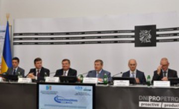 В Днепропетровске стартовал крупнейший в Украине международный бизнес-форум «Инвестиционная волна-2012»