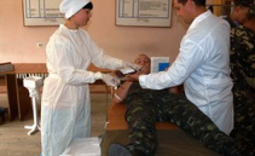 Воины-десантники сдают кровь для онкобольных детей (ФОТО)