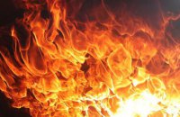 В Днепре горел склад: огонь уничтожил сырье на площади 60 кв. метров