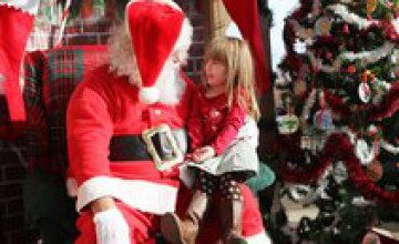 В Великобритании перед встречей с Санта Клаусом детей проверяют на детекторе лжи