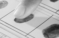 Петр Порошенко подписал закон о внесении данных об отпечатках пальцев в документы 