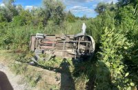 Слетел в кювет и перевернулся: на Днепропетровщине в результате ДТП с микроавтобусом пострадали 15 человек 