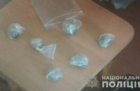 В Киевской области подозреваемая в сбыте наркотиков фасовала дозы в презервативы (ФОТО)