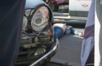 На Гагарина Mersedes влетел в столб: водитель умер за рулем от сердечного приступа (ФОТО)