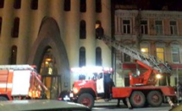 В Днепропетровске горела гостиница «Каспий»: спасатели эвакуировали людей по пожарной лестнице