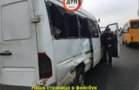 В Киеве маршрутка столкнулась с грузовиком: есть пострадавшие (ФОТО)