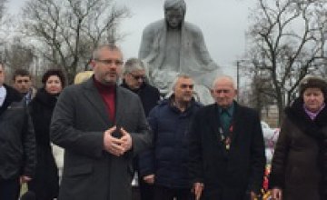 Вместе с ветеранами и жителями Апостоловского района Александр Вилкул почтил память воинов-освободителей