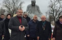 Вместе с ветеранами и жителями Апостоловского района Александр Вилкул почтил память воинов-освободителей