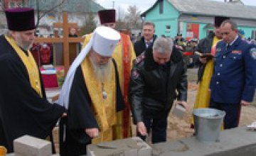 Митрополит Ириней совершил чин основания храма в честь великомученика Георгия Победоносца