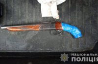 По Павлограду разгуливал 27-летний мужчина с охотничьим ружьем: теперь ему грозит до семи лет лишения свободы (ВИДЕО)