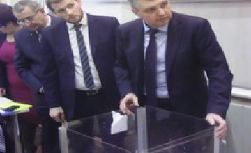 Начался подсчет голосов тайного голосования по выбору главы Днепропетровского облсовета (ФОТО)
