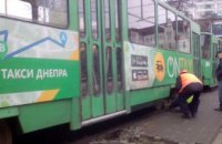 ​В Днепре на проспекте Яворницкого сошел с рельс трамвай (ФОТО)