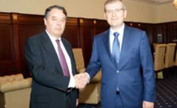 Вице-премьер-министр Украины Александр Вилкул встретился с послом Французской Республики в Украине Аленом Реми