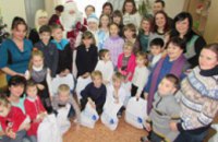 В Терновке на Днепропетровщине Фонд Вилкула передал подарки обществу детей-инвалидов 