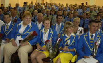 Юрий Луценко наградил олимпийцев автомобилями и присвоил военные звания