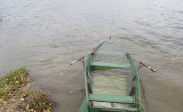 В Киеве из озера достали тело женщины