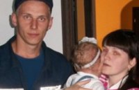 В Новомосковске спасатели вызволили 2-летнего ребенка из запертой квартиры