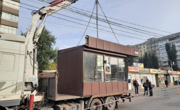 З вулиць Дніпра продовжують прибирати самовільно встановлені торговельні об’єкти