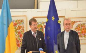 Депутаты Европарламента на высшем уровне оценили выставку Петриковской росписи в Брюсселе