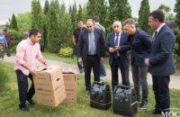Конгресс азербайджанцев Украины передал больницам Днепра дорогое медицинское оборудование