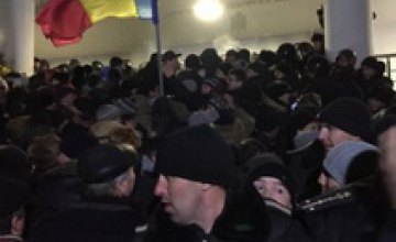 В Молдове митингующие захватили здание парламента