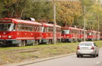 Через ремонт колій на Амурському та Кайдацькому мостах деякі трамваї у Дніпрі змінять маршрути та графіки роботи