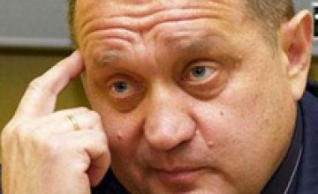 Анатолий Могилев наградил гаишника, остановившего автомобиль луганского нардепа