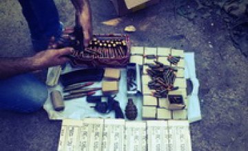 В Днепре СБУ изъяла арсенал боеприпасов у торговца оружием