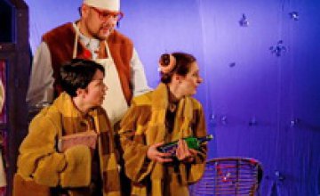 В молодежном театре Днепра новогоднее настроение создают добрыми мюзиклами и кукольными сказками: афиша