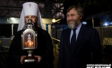 Митрополит Антоний и Вадим Новинский привезли Благодатный Огонь в Украину 