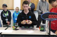 В Австралии установлен новый рекорд по сборке кубика Рубика (ВИДЕО)