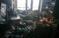 В Днепропетровской области из горящей квартиры пожарные спасли двух людей