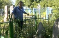 В Днепропетровской области вандалы повредили памятники на 20 могилах