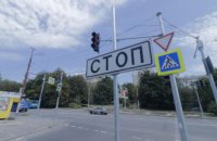 В Днепре, на перекрестке улиц Паникахи и Тополиной, установили 6 новых светофоров 