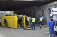 В Кривом Роге перевернулась маршрутка с пассажирами