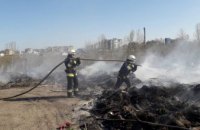 В Днепре произошел масштабный пожар рядом с Новоклочковским кладбищем (ФОТО)