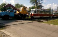 В Харькове 36-летний мужчина пытался покончить с собой, бросившись под колеса трамвая (ФОТО)