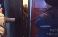  В Покрове спасатели взломали дверь квартиры, чтобы пустить соцработников к парализованной пенсионерке