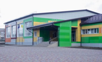 Солонянская опорная школа - с ярким утепленным фасадом - Валентин Резниченко
