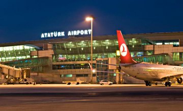 В турецком аэропорту столкнулись два пассажирских самолета