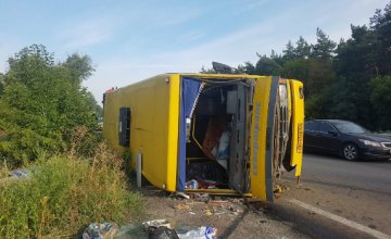 На Днепропетровщине грузовик протаранил рейсовый автобус: 16 человек пострадавших