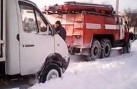 Днепропетровские спасатели вытянули из снежных заносов 640 автомобилей