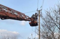 За добу енергетики ДТЕК повернули світло для 1,8 тисячі родин після обстрілів на півдні Дніпропетровщини