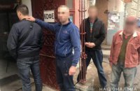 В Харькове задержали мужчину, который на улице срывал с женщин золотые украшения (ФОТО)