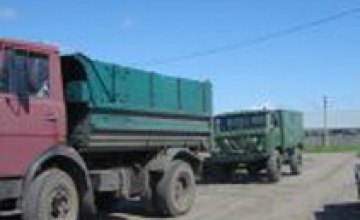 Около 40 военных машин отремонтировали волонтеры Павлоградского района с начала АТО