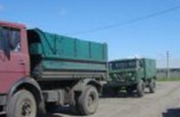 Около 40 военных машин отремонтировали волонтеры Павлоградского района с начала АТО