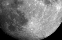 В Луну врезался метеорит, размером в автомобиль